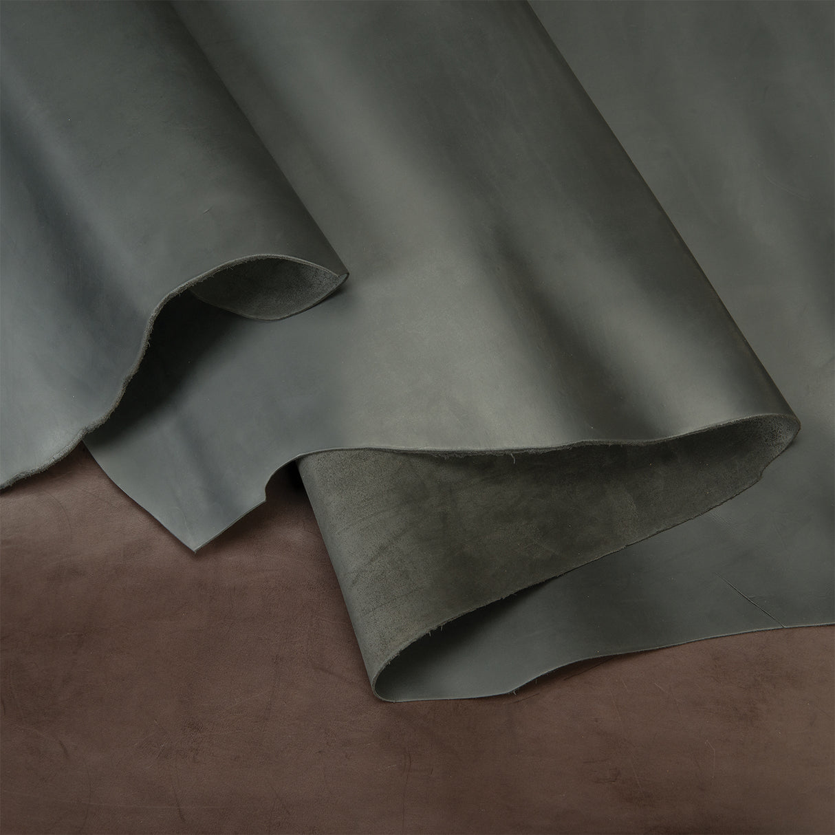 Pioneer Chrome Oil Tanned Top Grain Leather Side, 5-6 oz