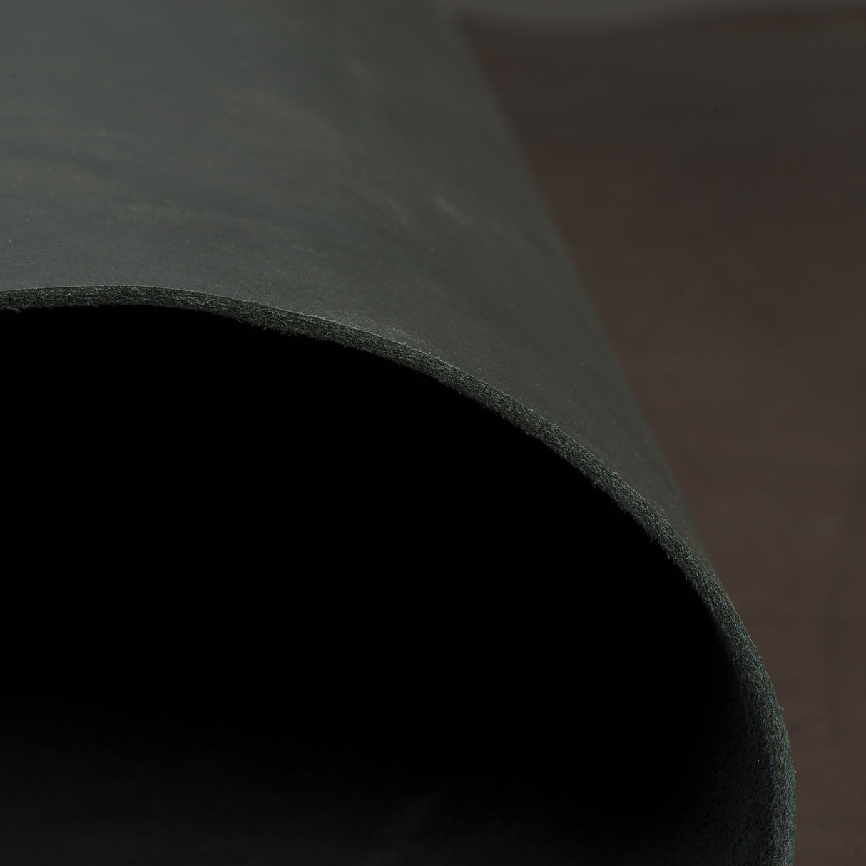 Matte Chrome Tanned Water Buffalo Leather, 5-6 oz.