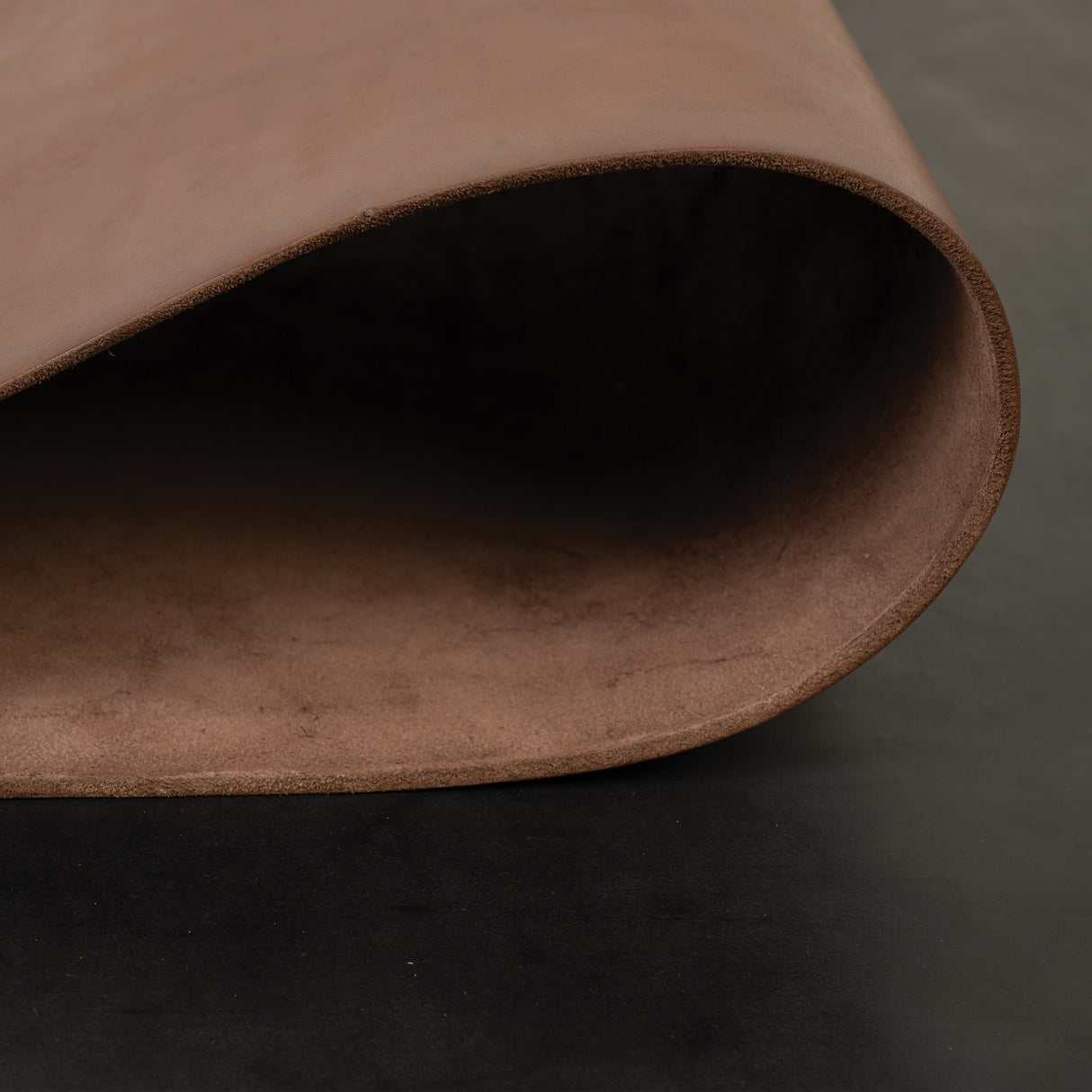 Economy Skirting Leather Side, 13/15 oz.