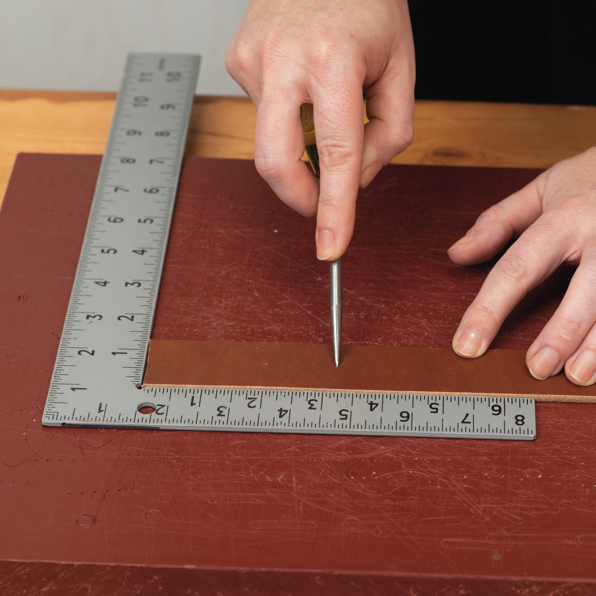 #4 Heavy-Duty Scratch Awl 3-1/2"