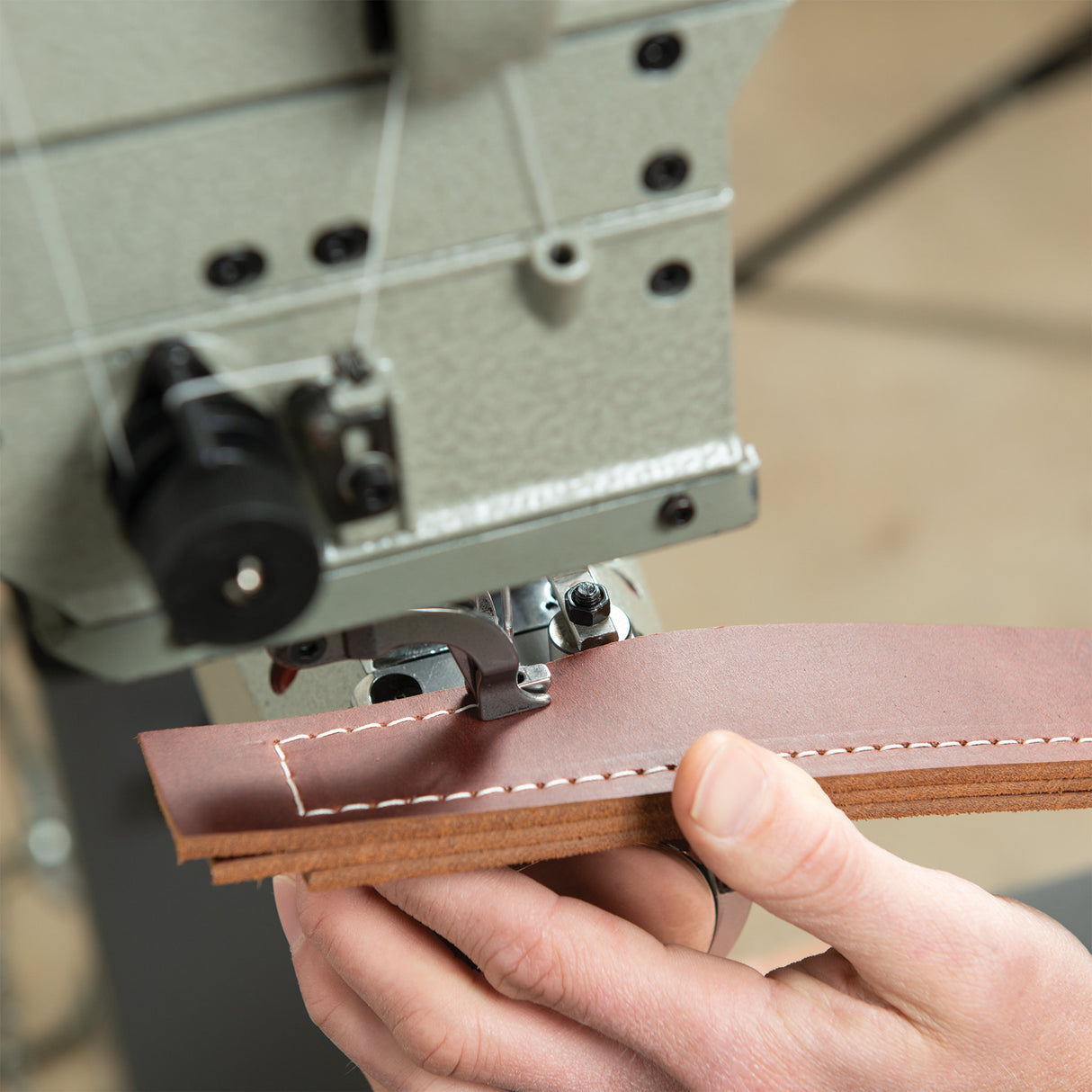 Weaver 205 Leather Sewing Machine, Complete with Stand and Servo Motor, thickness detail