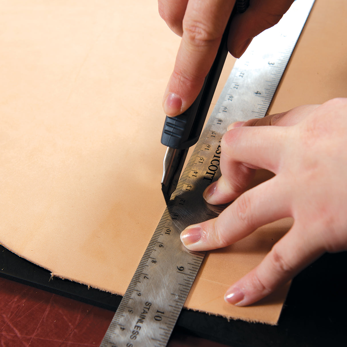 Veg Tanned Double Shoulder with Pasted Back, 9/10 oz.