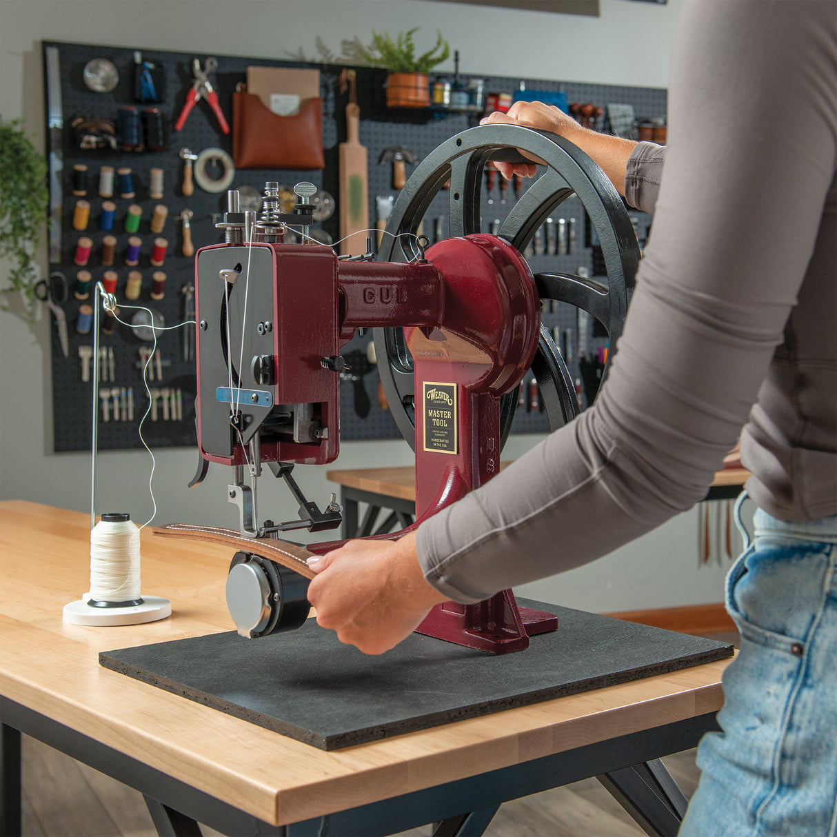 Master Tool Cub Manual Leather Sewing Machine, Aluminum