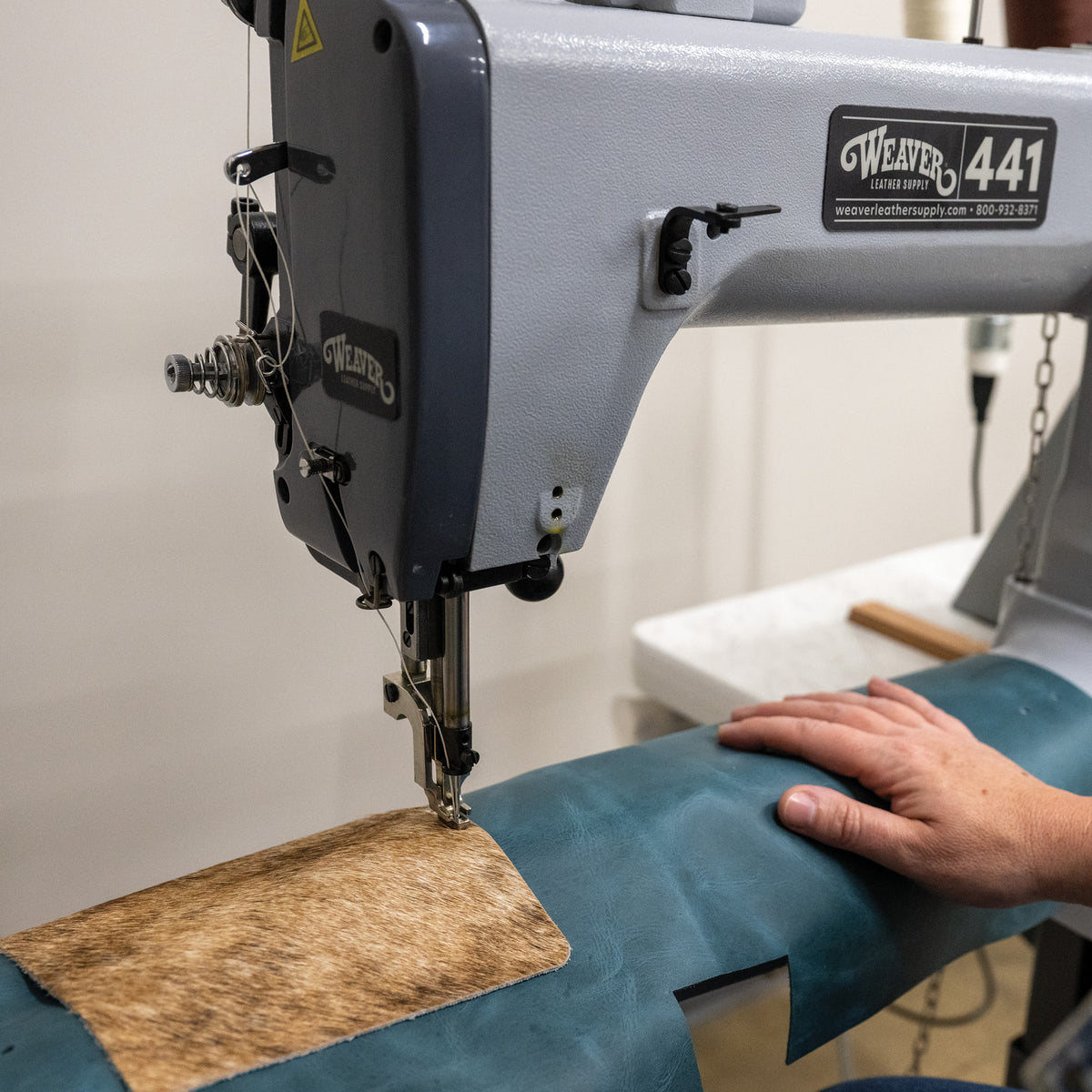 Weaver 441 Industrial Leather Sewing Machine with Stand & Servo Motor