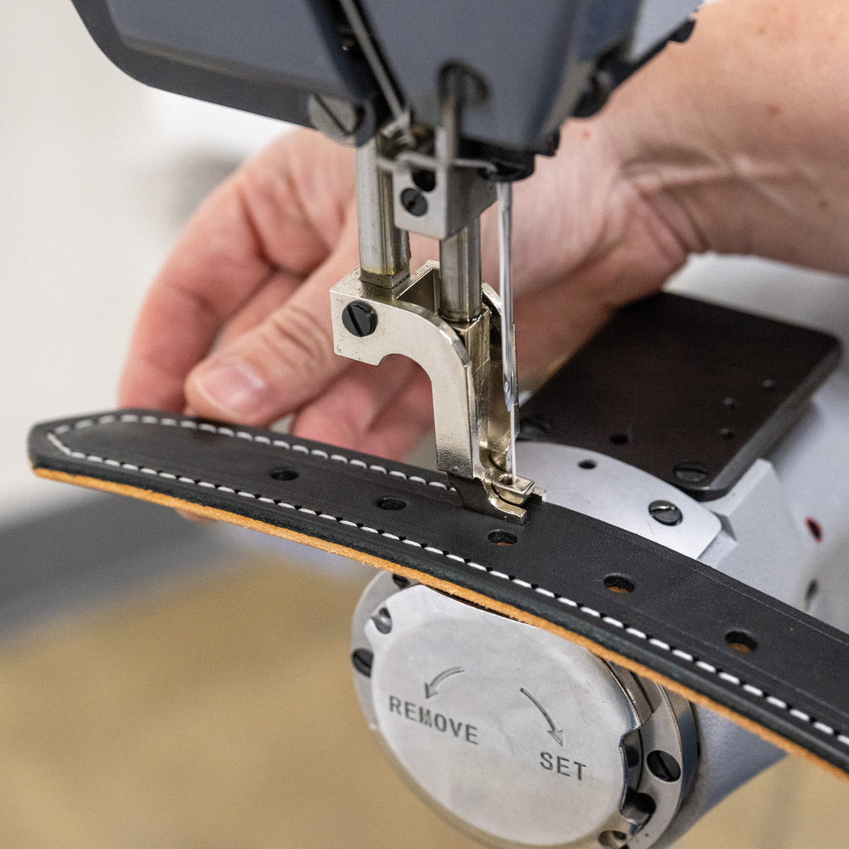 Weaver 441 Industrial Leather Sewing Machine with Stand & Servo Motor