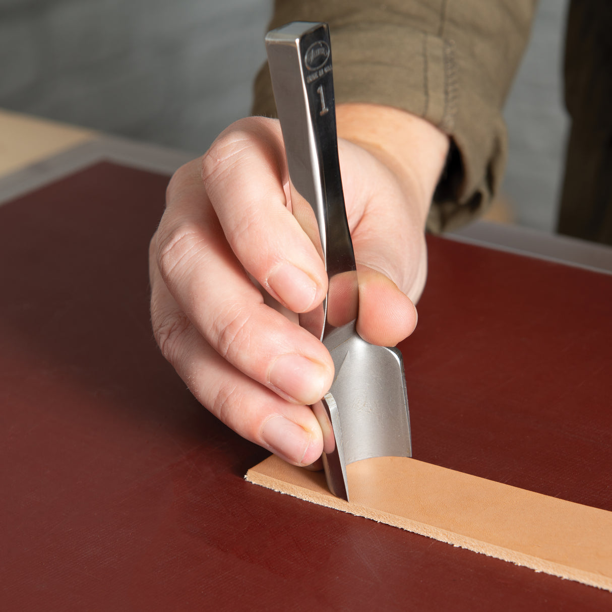 Master Tool Round Strap End Punch