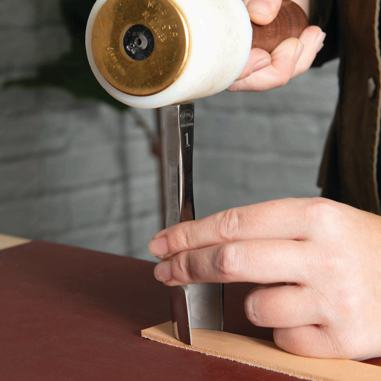 Master Tool English Point Punch