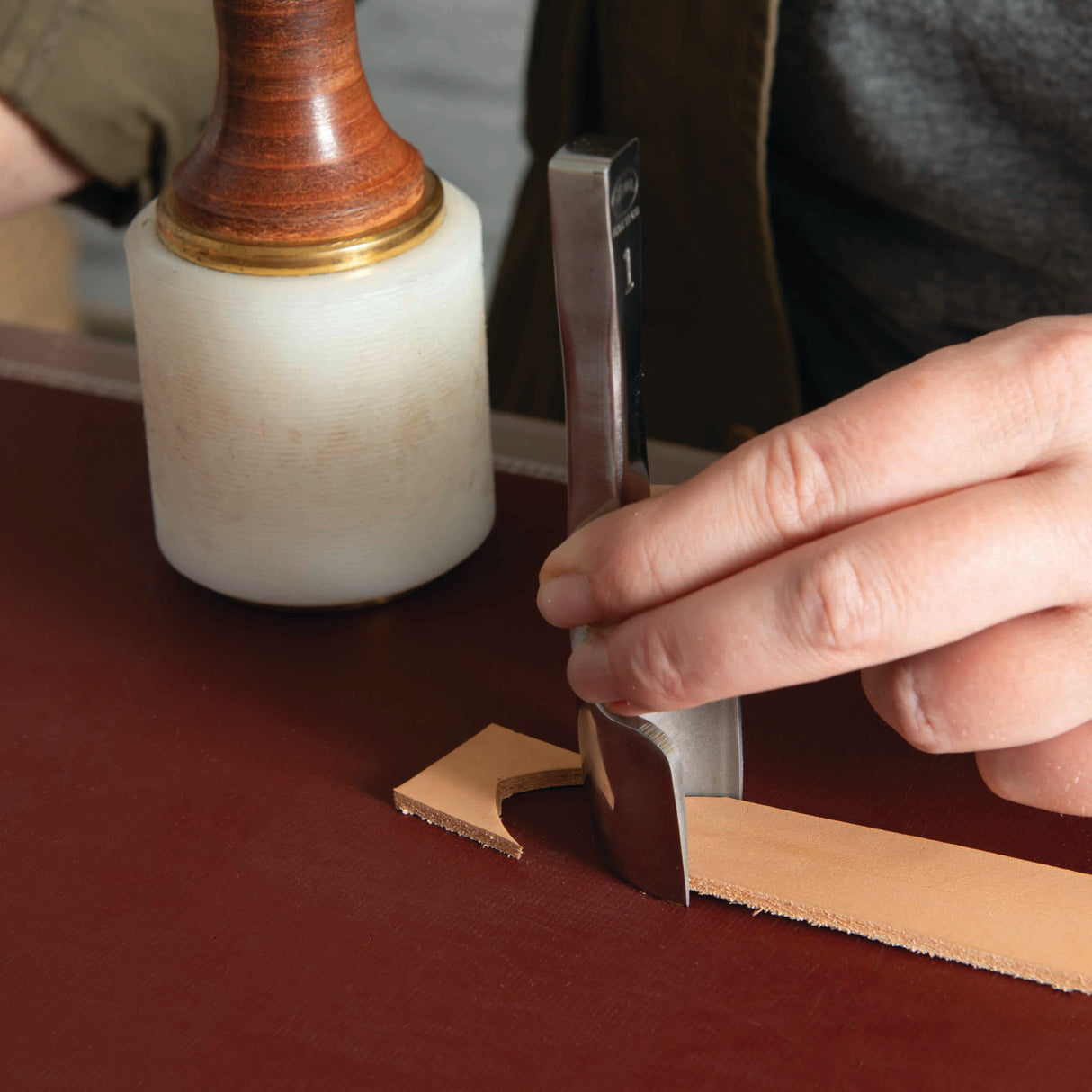 Master Tool English Point Punch