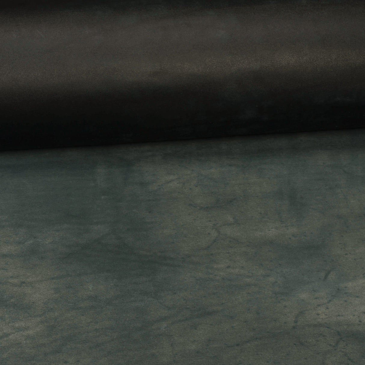 Hermann Oak® Black Veg Tanned Strap Leather, Sides