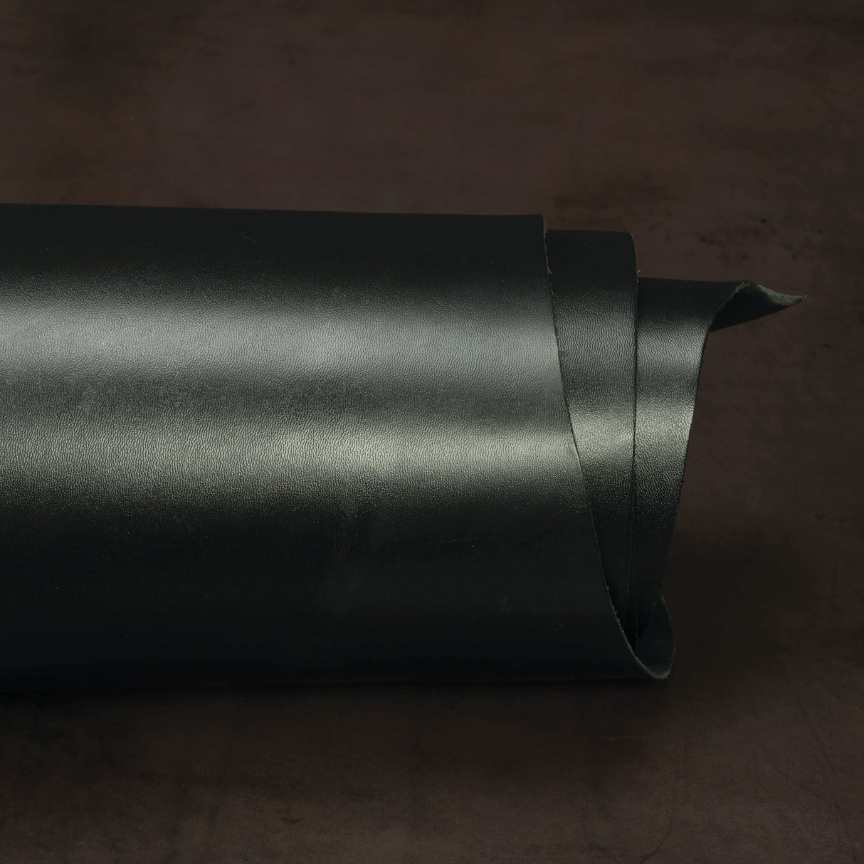 Black Haircell Plate V-Cut Double Shoulders