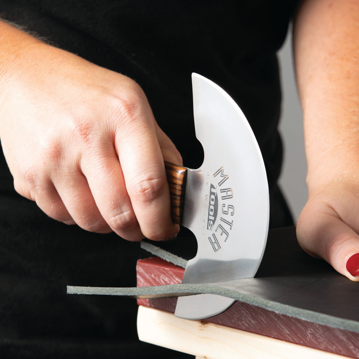 Master Tool Deluxe Round Knife, 4-7/8"