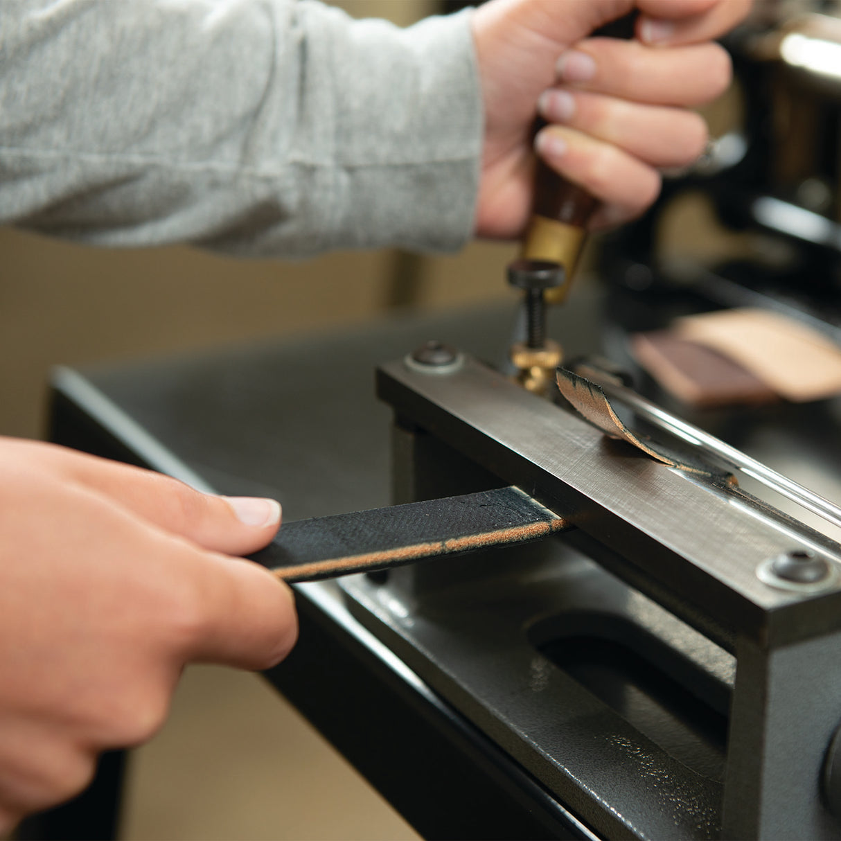 Economy Weaver Leather Skiver