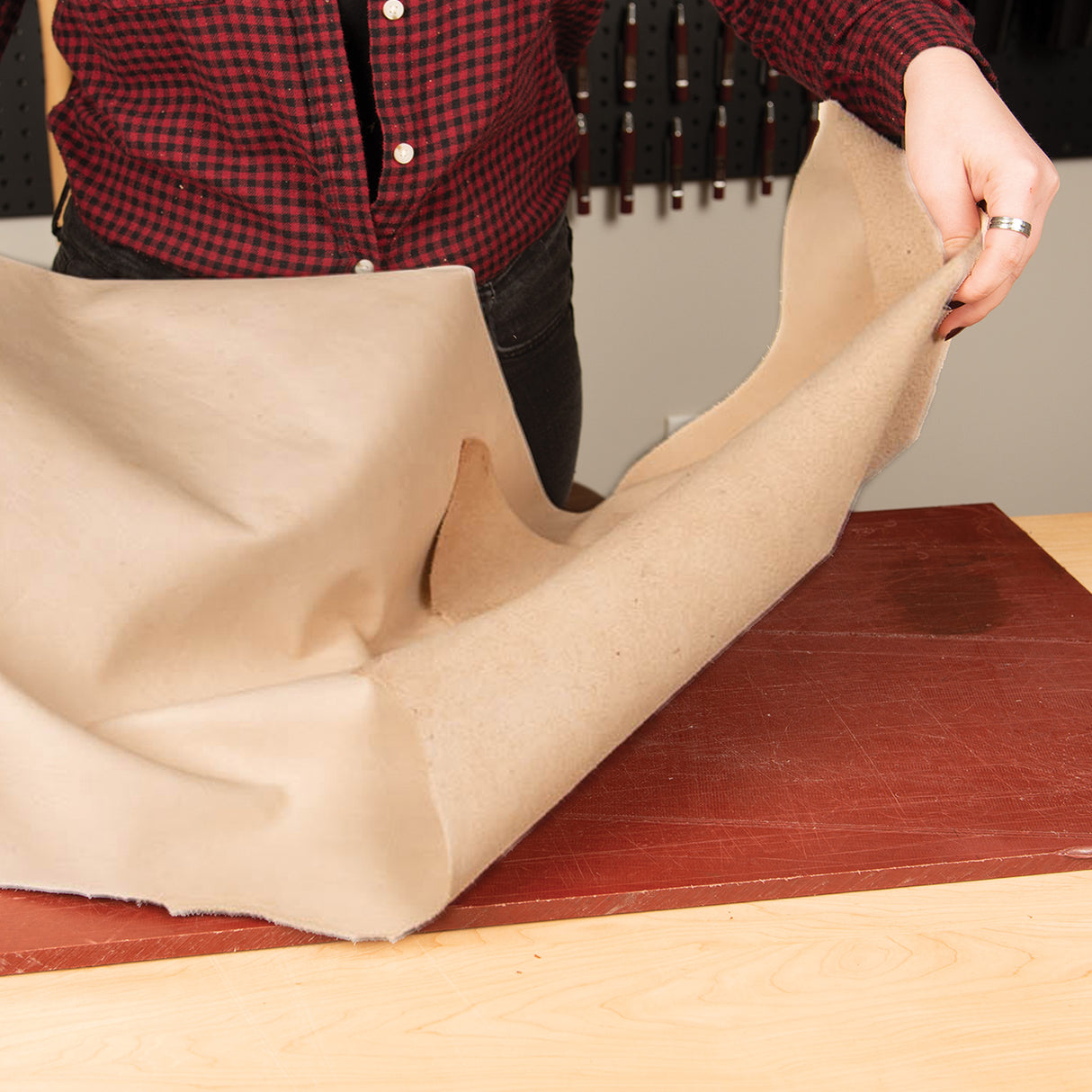 Soft Veg-Tan Double Shoulder, 3 to 4 oz.