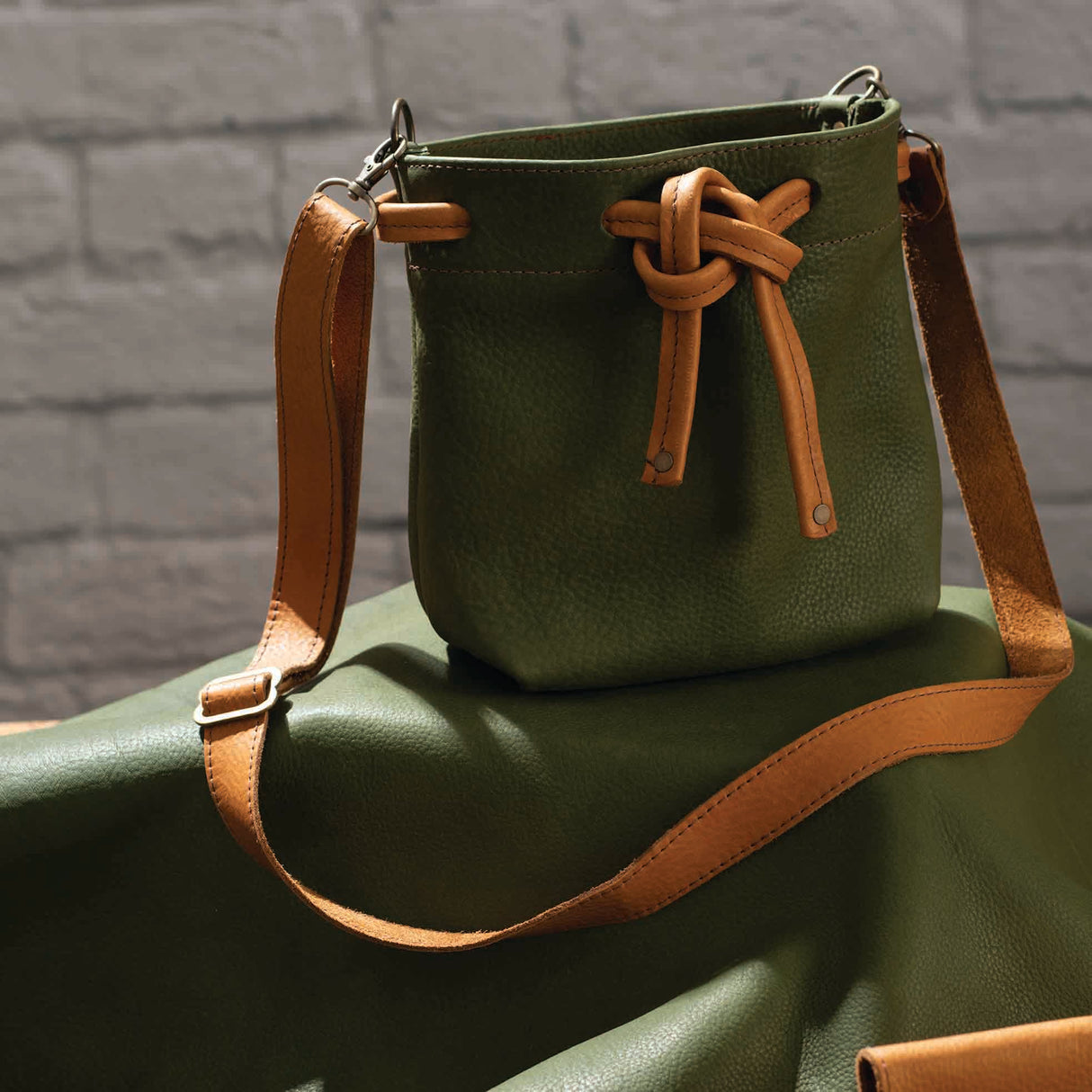 La Bretagna, Arizona Raw Italian Double Shoulders, 4 to 5 oz.