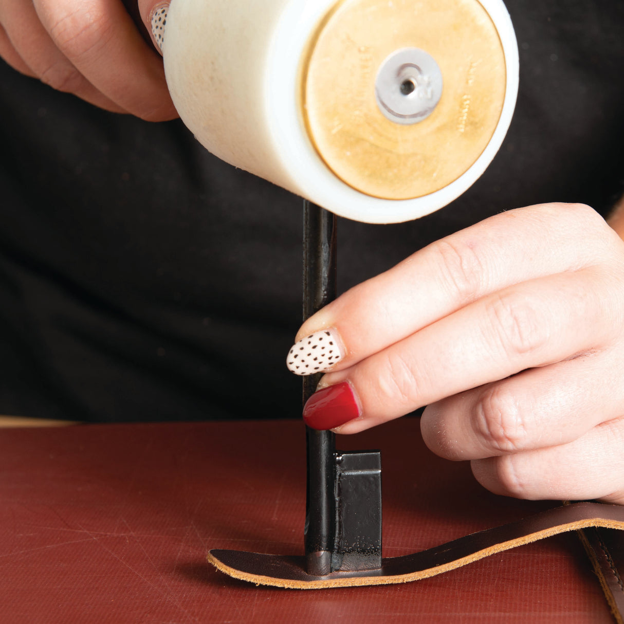 Round Button Hole Punch