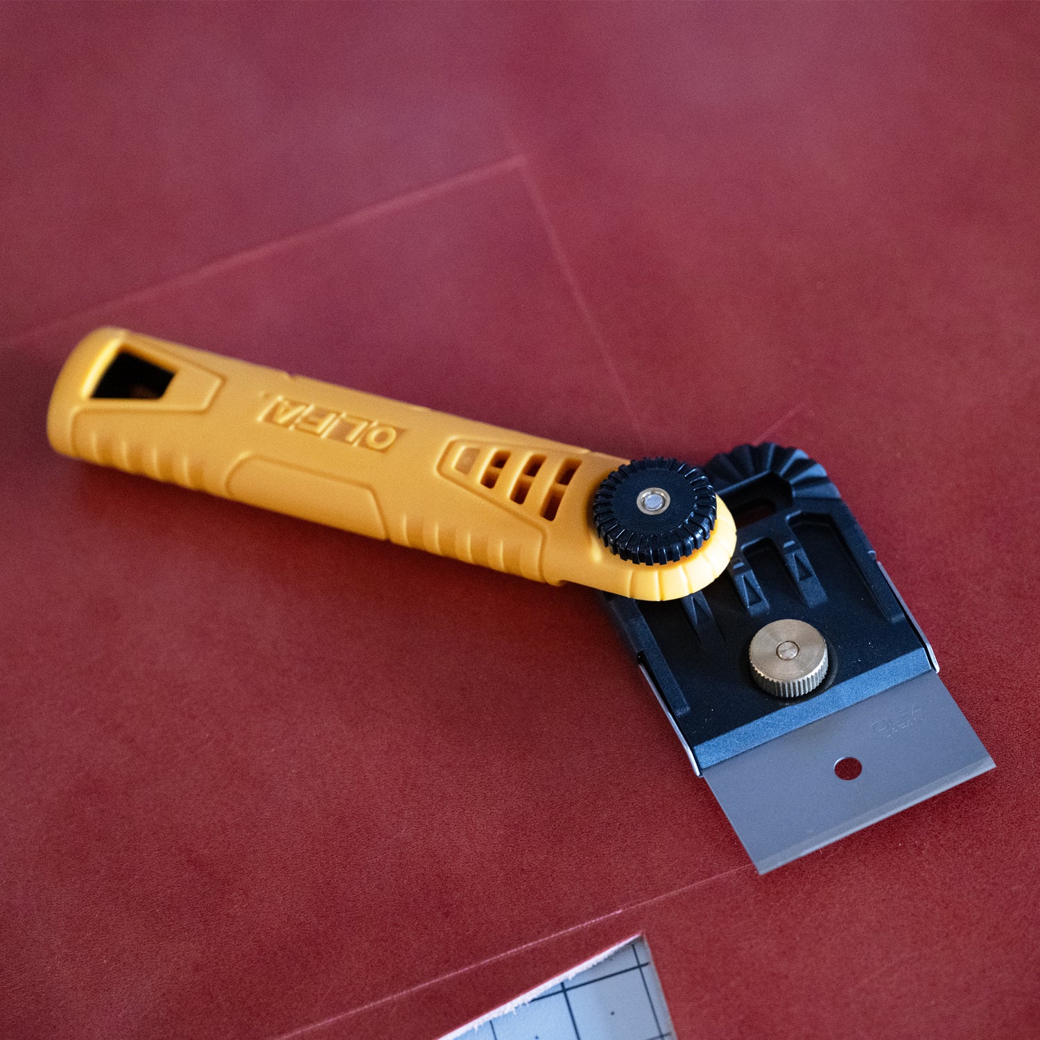 Olfa® Multi-Purpose Scraper with Adjustable Head – Weaver Leather Supply