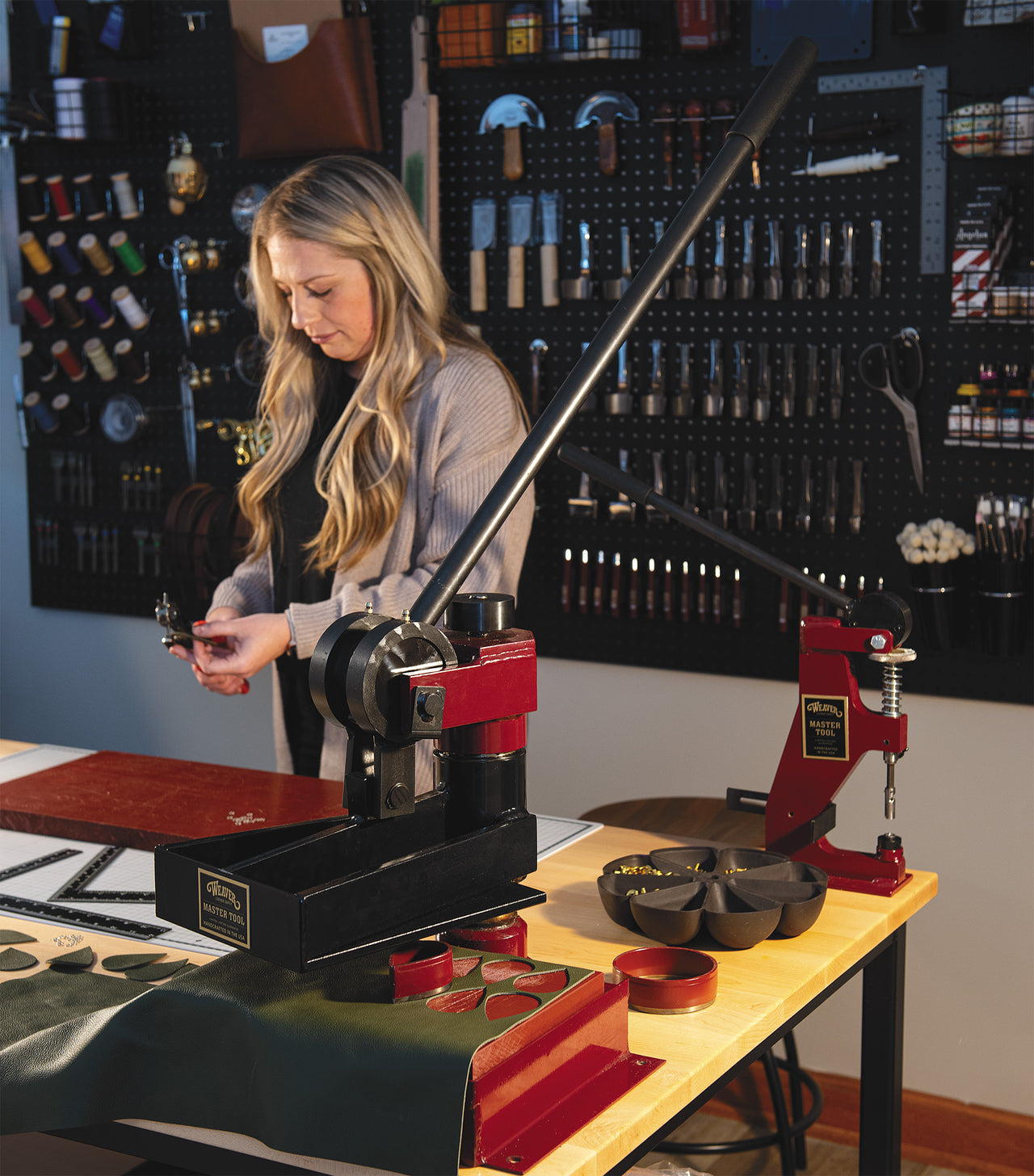 Hand-Operated Leather Clicker Presses for Efficiency – Weaver Leather ...